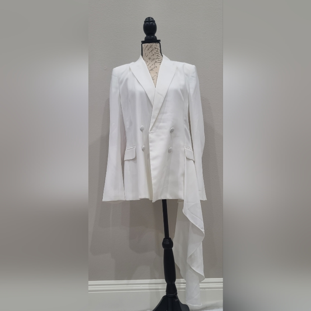 Elegant White Double-Breasted Blazer